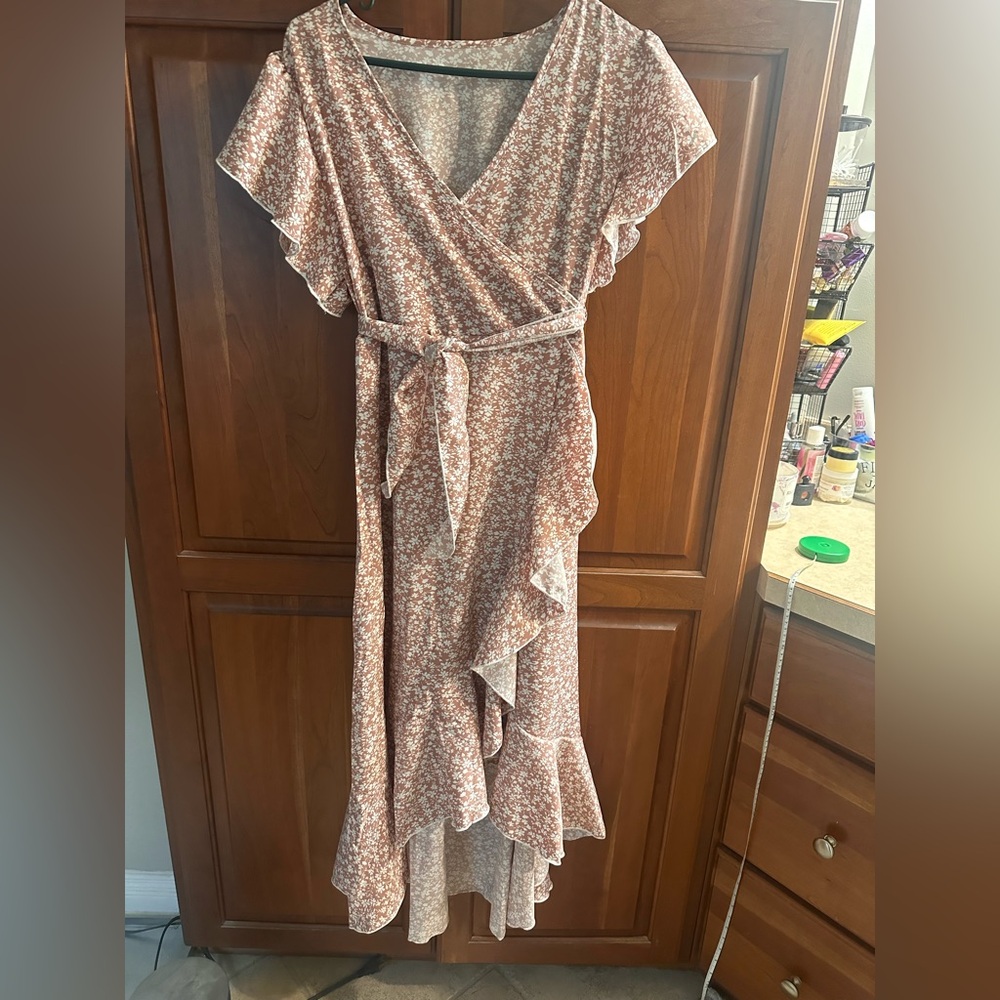 Floral printed Wrap midi Dress in mauve Pink and white
